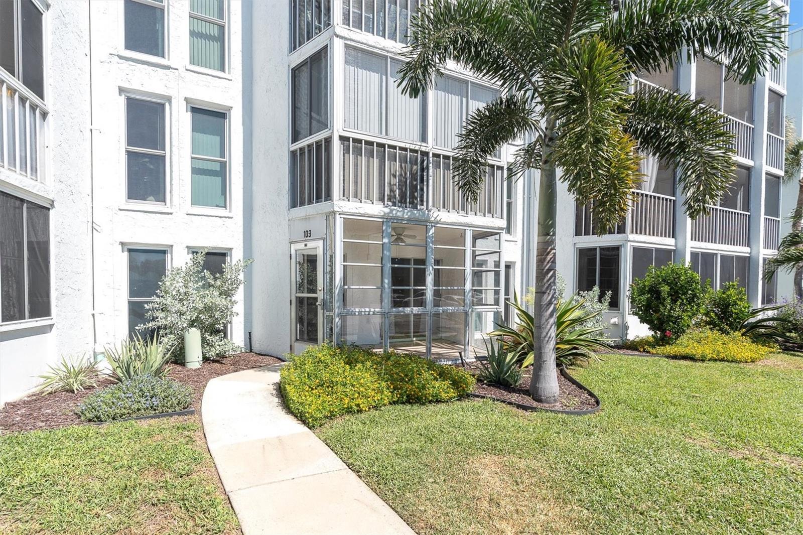 MOORINGS OF MAXIMO CONDO - Residential