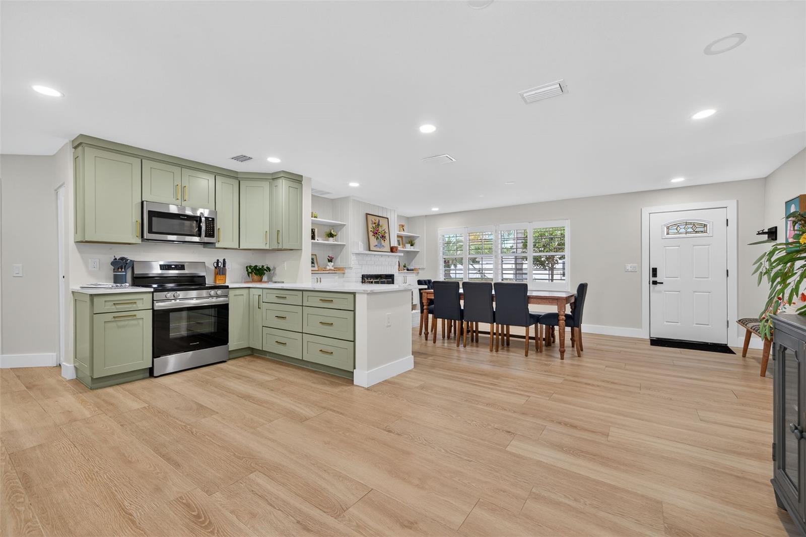 SUN-LIT SHORES - Residential