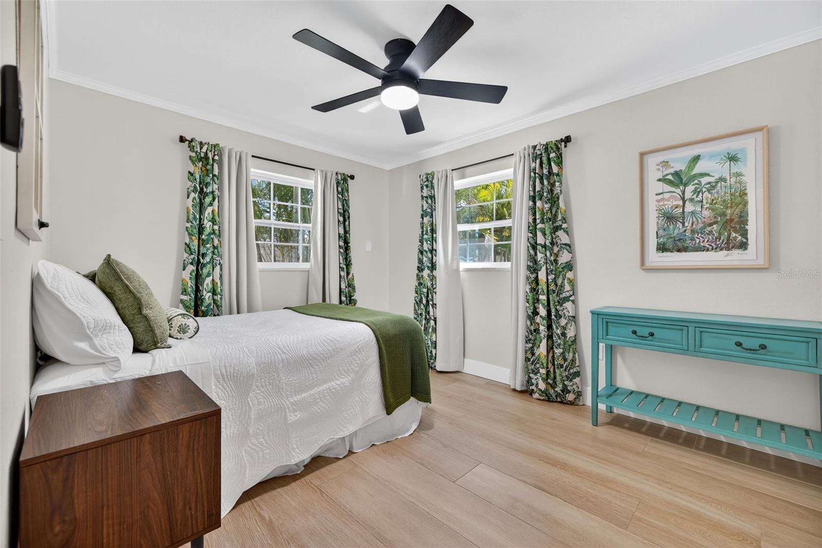 SUN-LIT SHORES - Residential