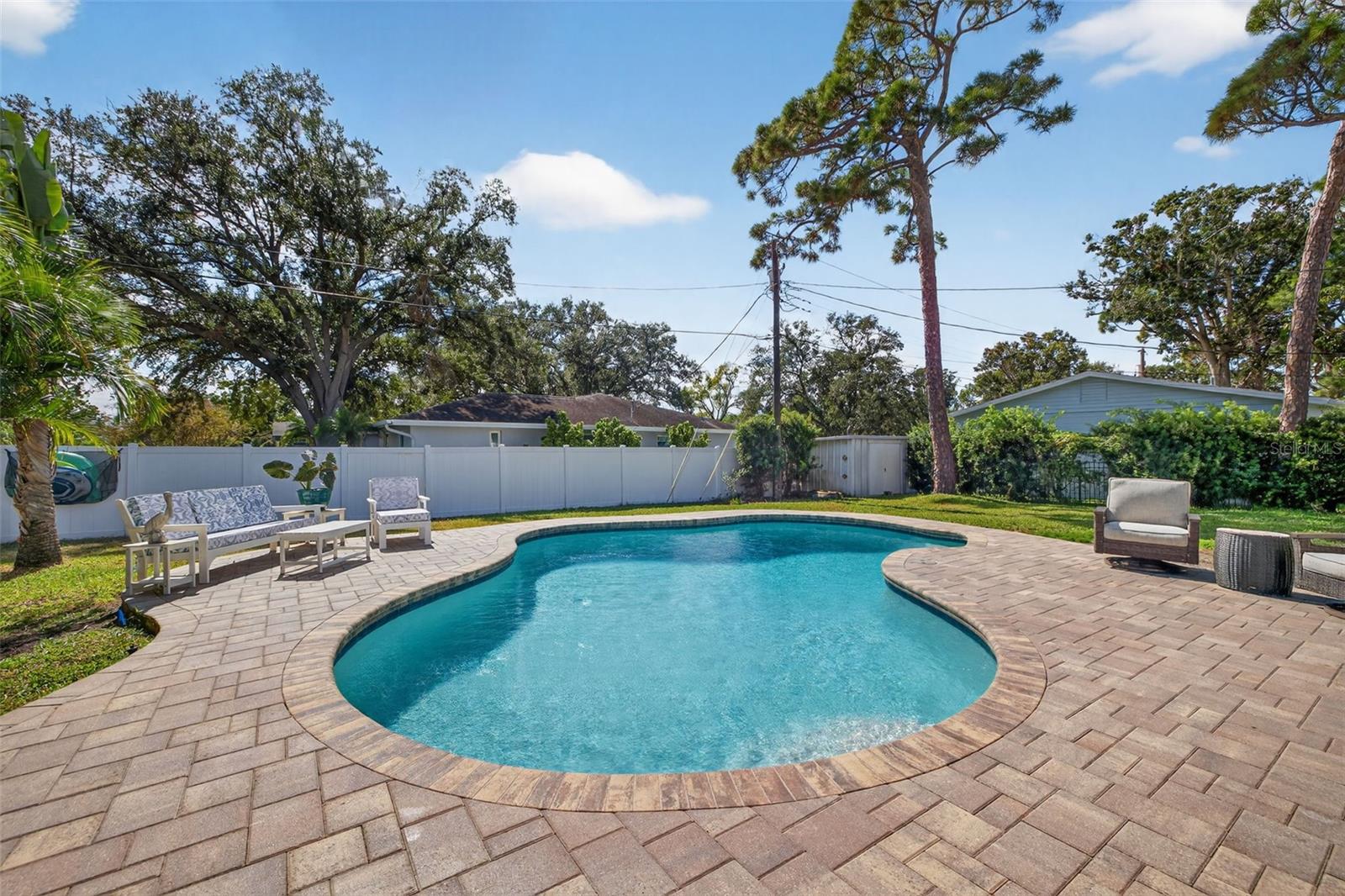 SUN-LIT SHORES - Residential