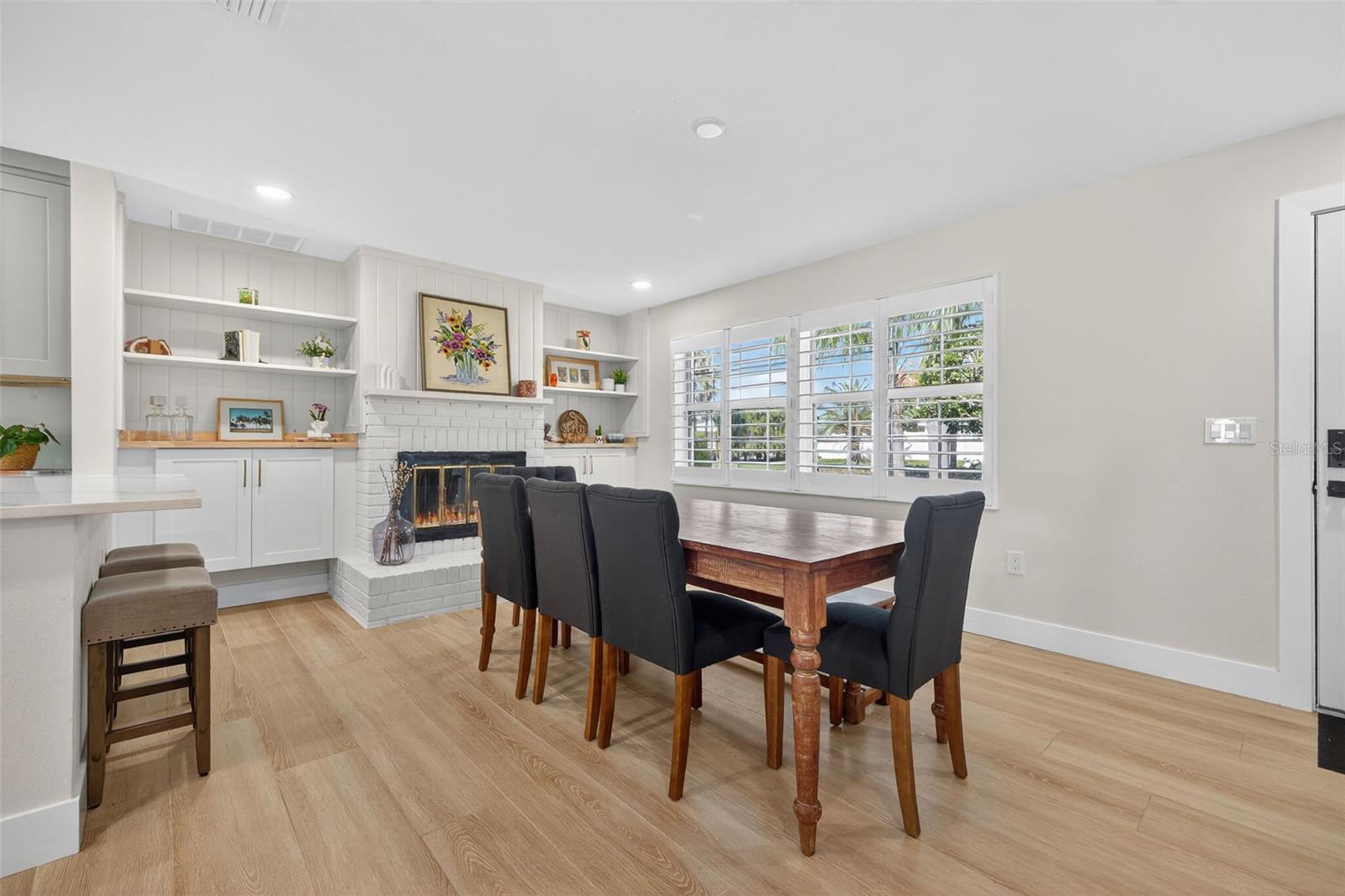 SUN-LIT SHORES - Residential