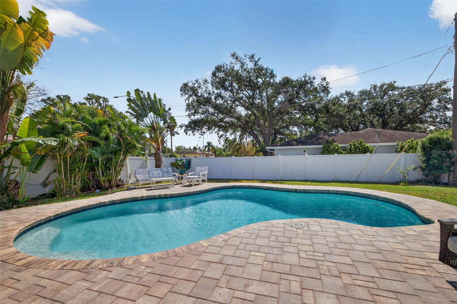 SUN-LIT SHORES - Residential