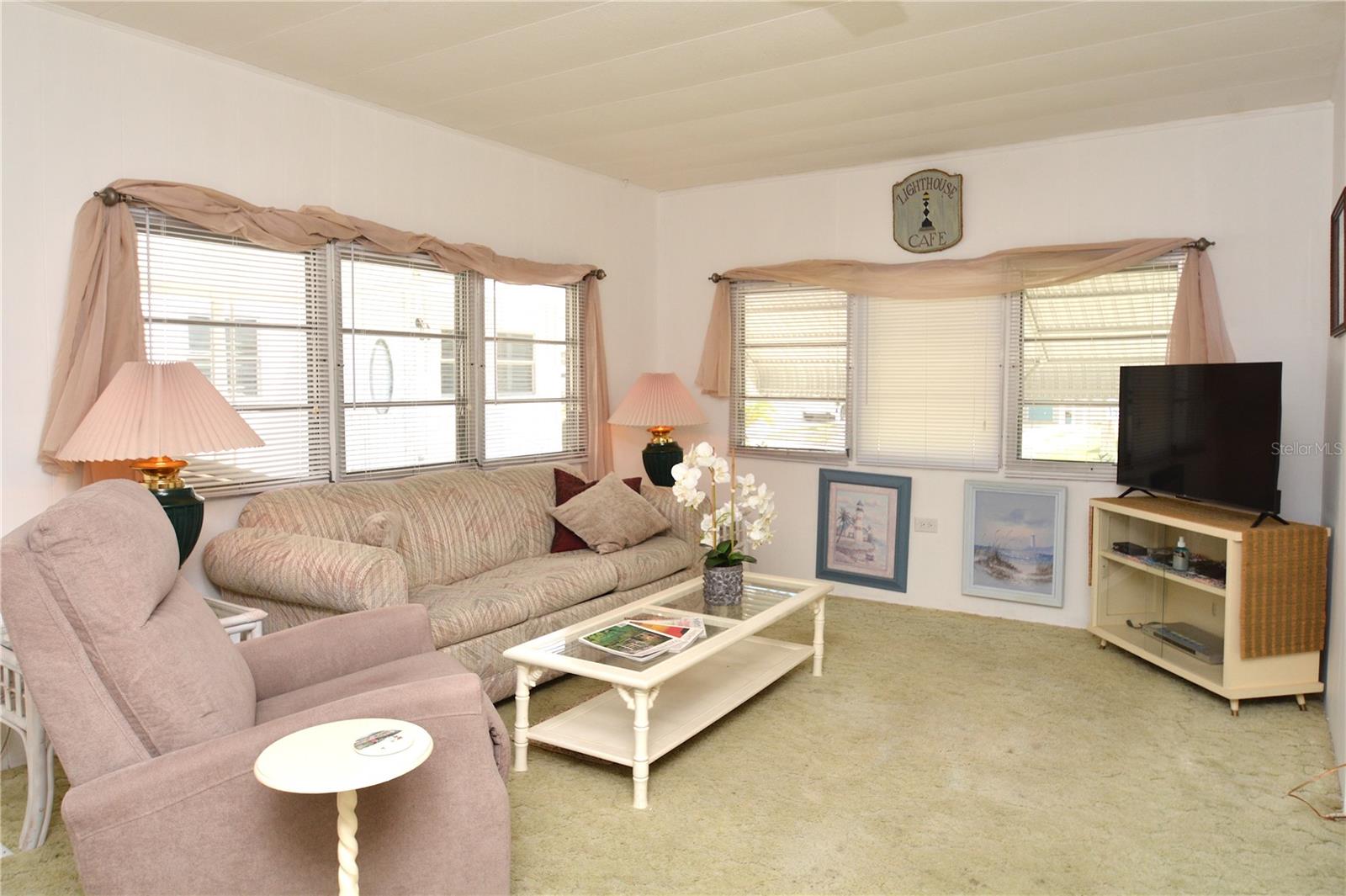 COUNTRY CLUB ESTATES - Residential