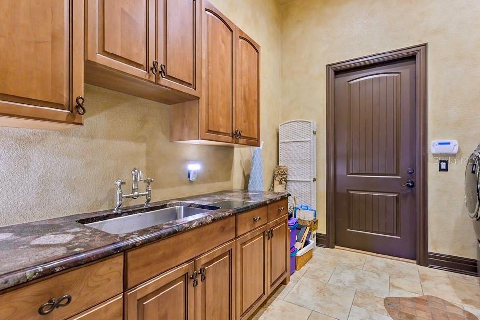 SANCTUARY PH 02 - Residential