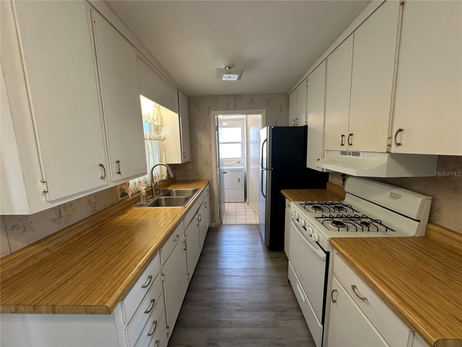 SKYVIEW TERRACE 1ST ADD - Residential Lease