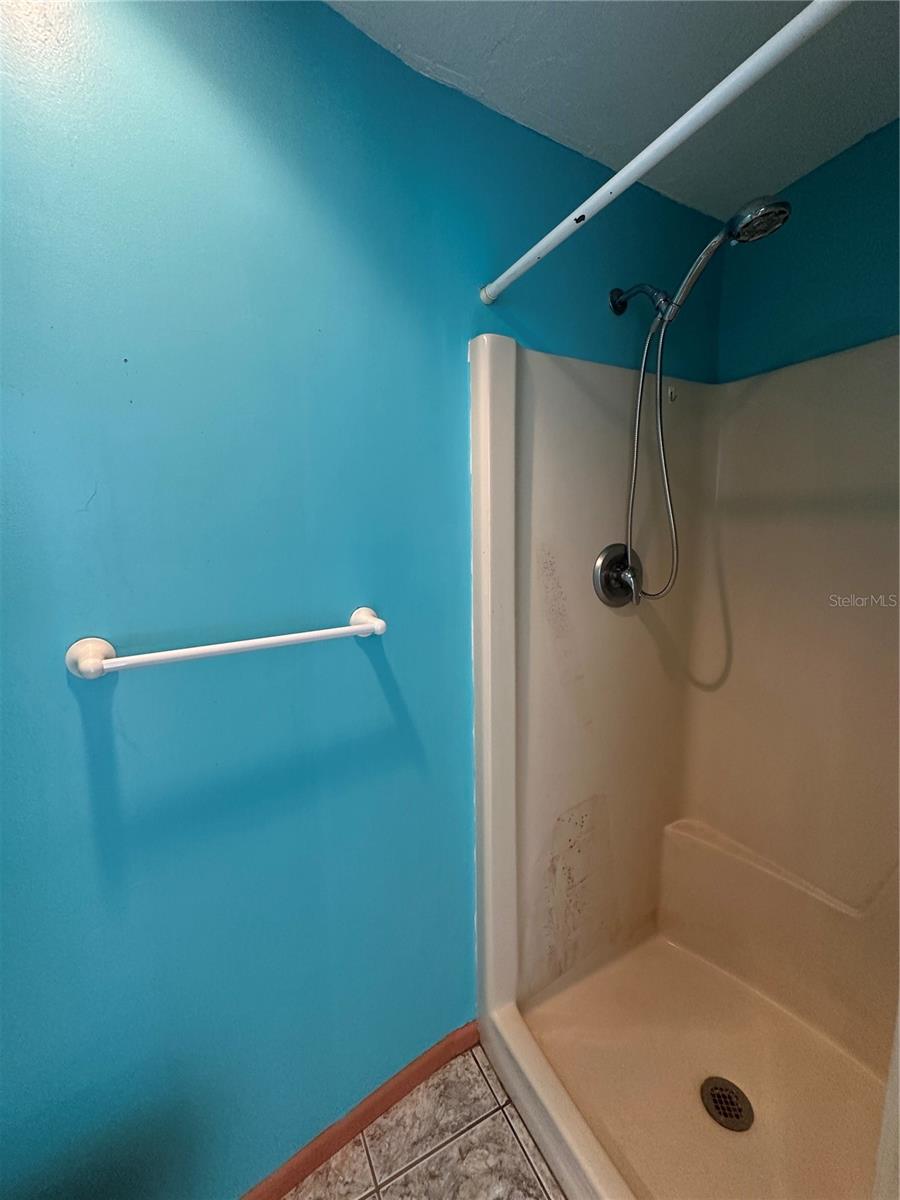 SKYVIEW TERRACE 1ST ADD - Residential Lease