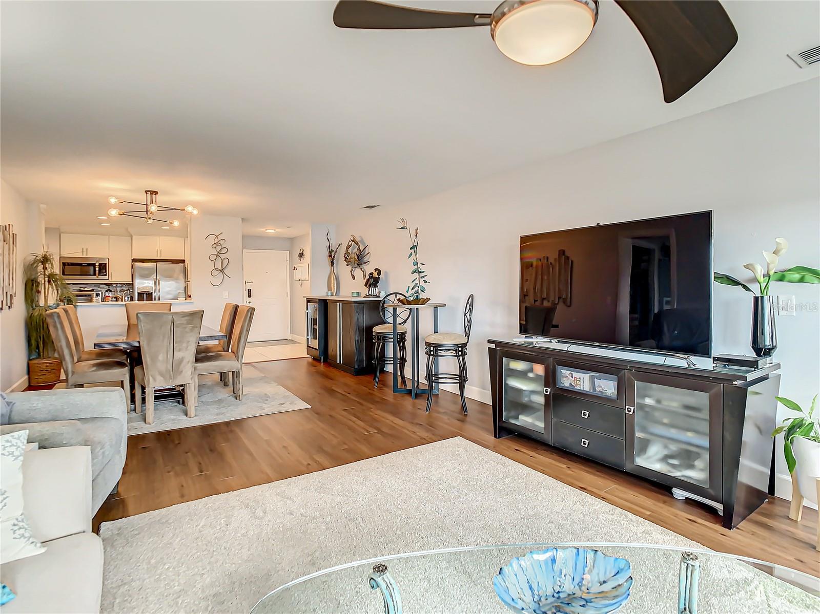 HARBOUR CLUB CONDO - Residential