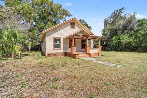 Photo of 727 Wood Street, Deland, FL 32724 (MLS # O6389225)