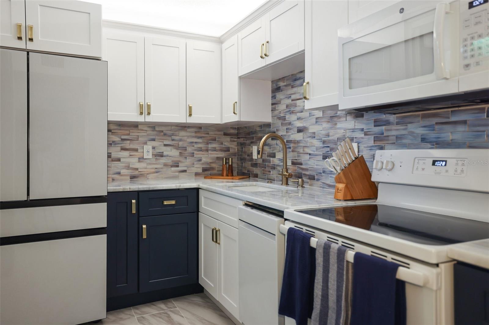 BAY ISLAND GROUP 4 - Residential Lease