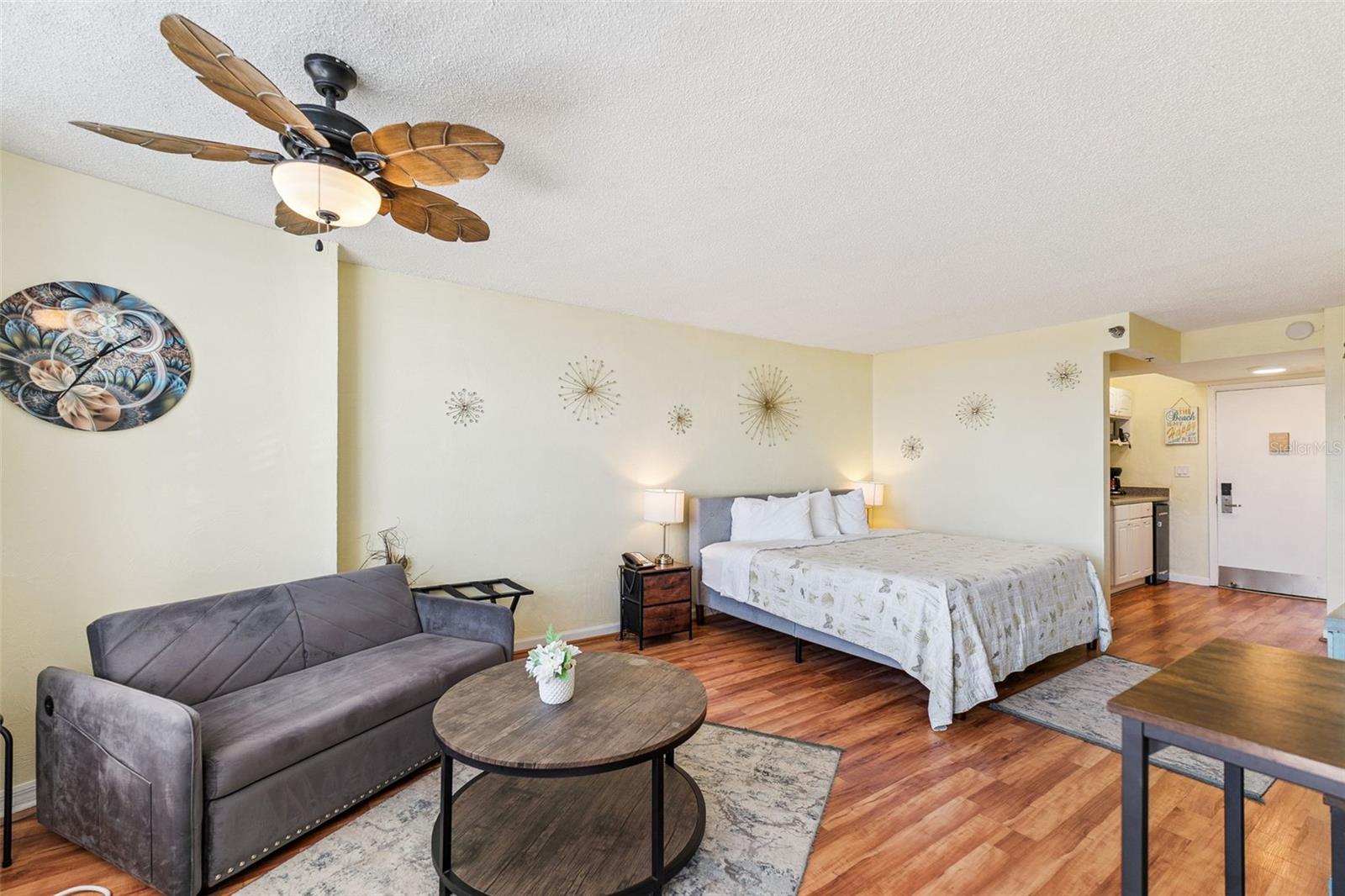 FOUNTAIN BEACH RESORT - Residential