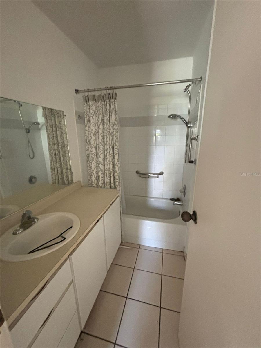 COND PLAZAS DE TORRIMAR I - Residential