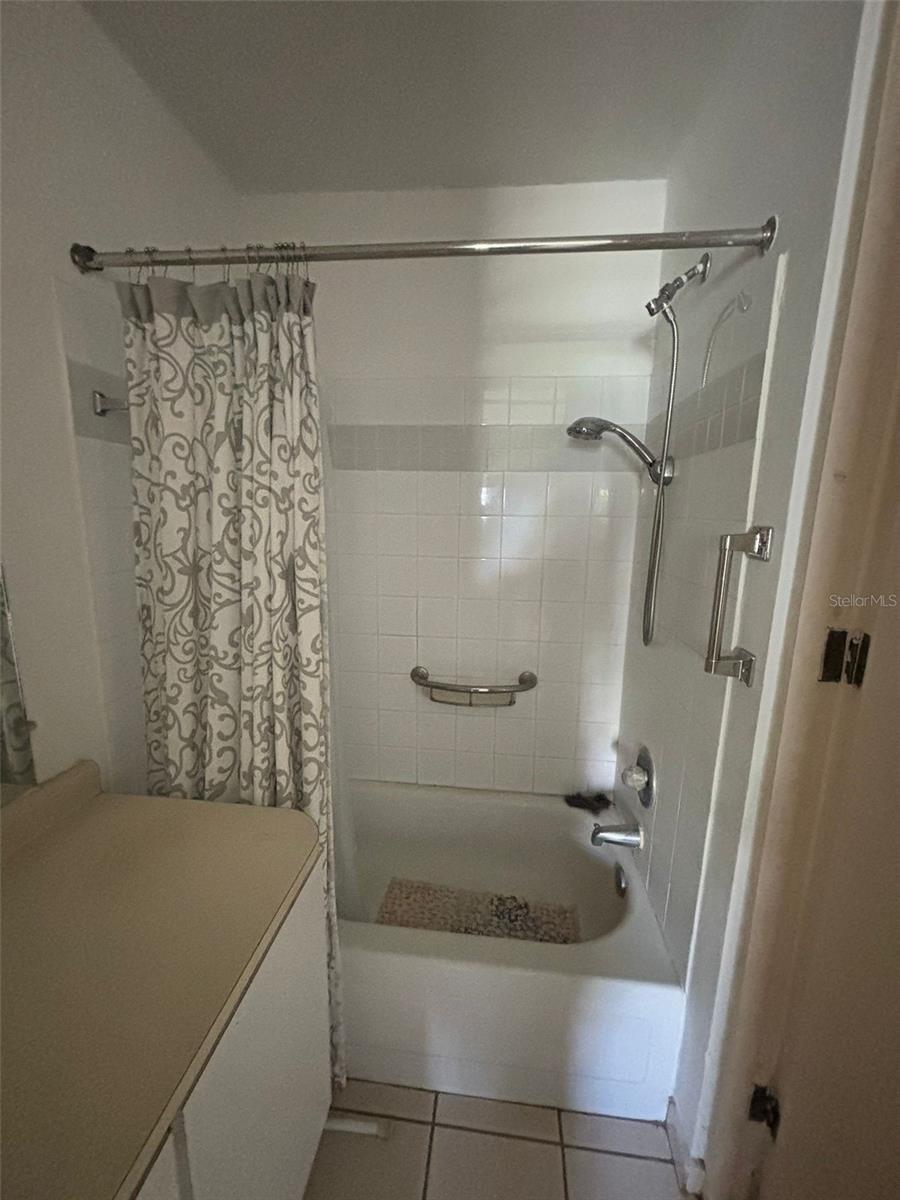 COND PLAZAS DE TORRIMAR I - Residential