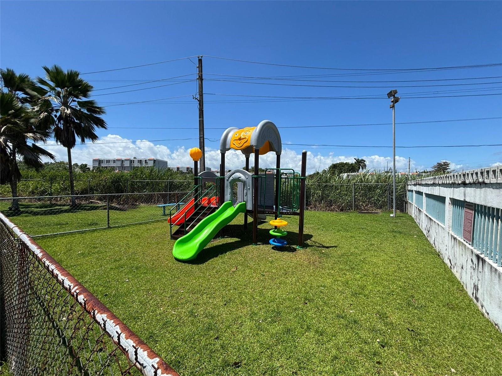 COND PLAZAS DE TORRIMAR I - Residential