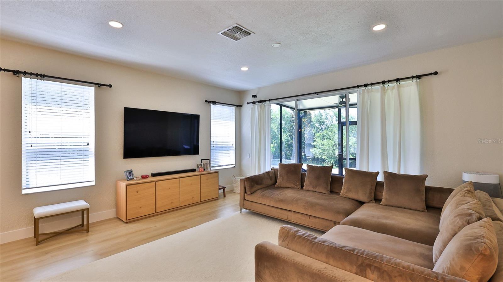 REGENCY OAKS UNIT THREE - Residential