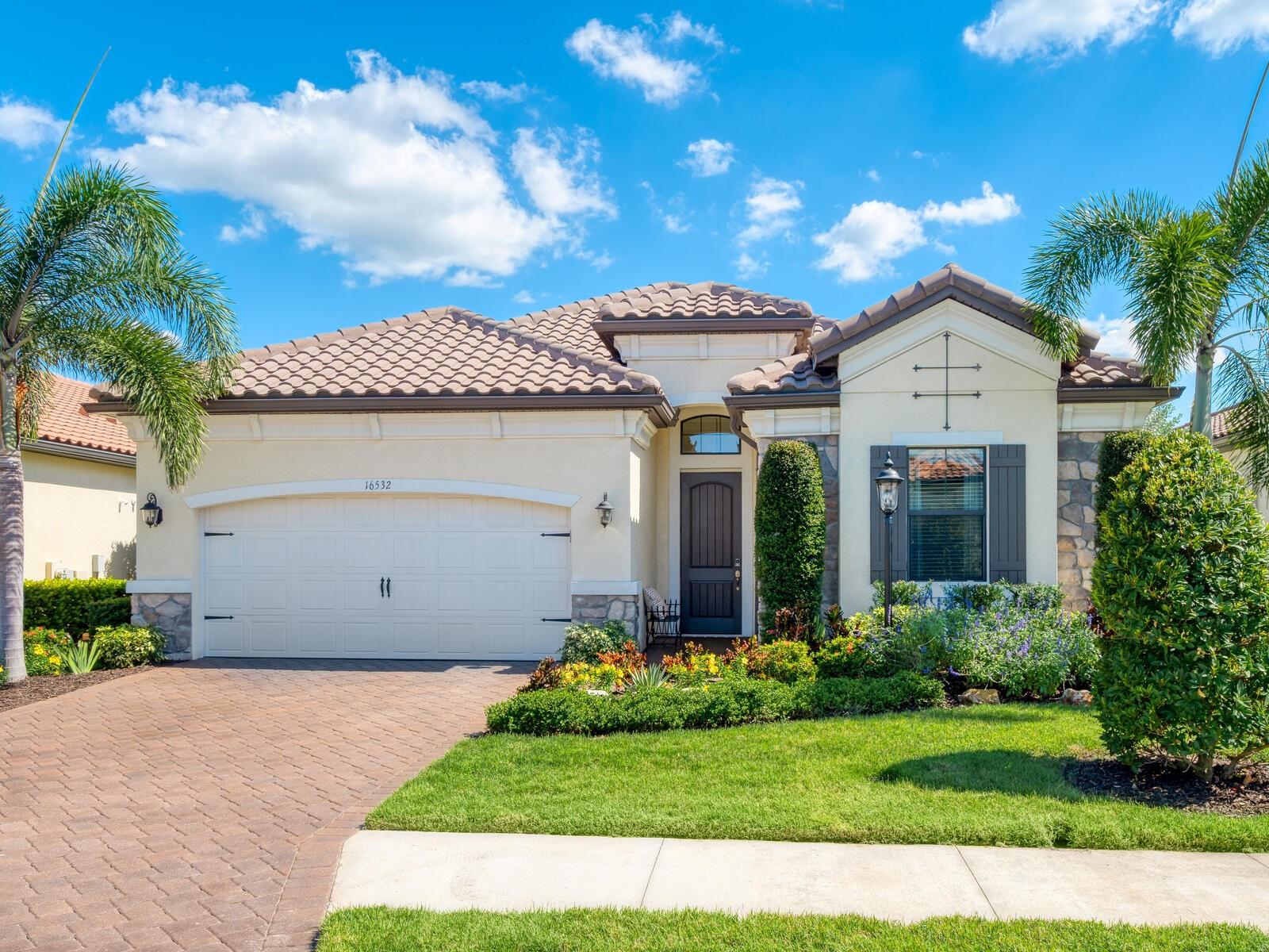 LAKEWOOD RANCH COUNTRY CLUB EAST - HILLSIDE - Residential