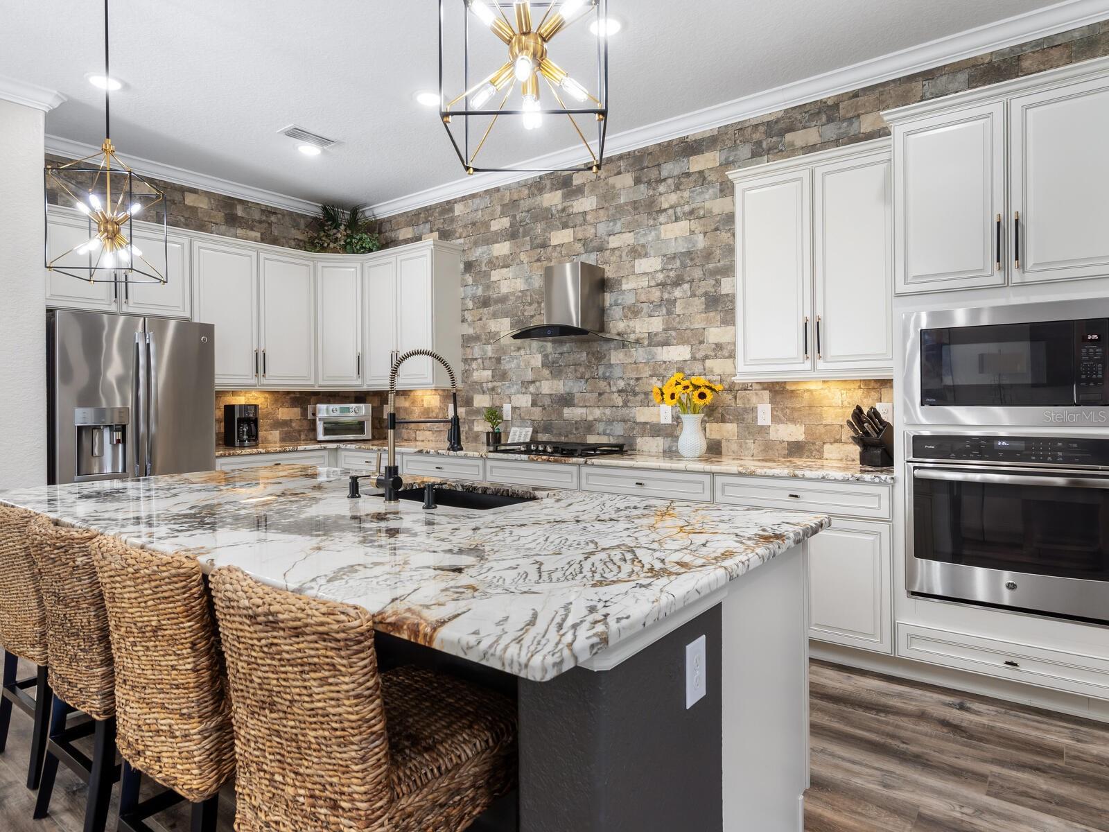 LAKEWOOD RANCH COUNTRY CLUB EAST - HILLSIDE - Residential