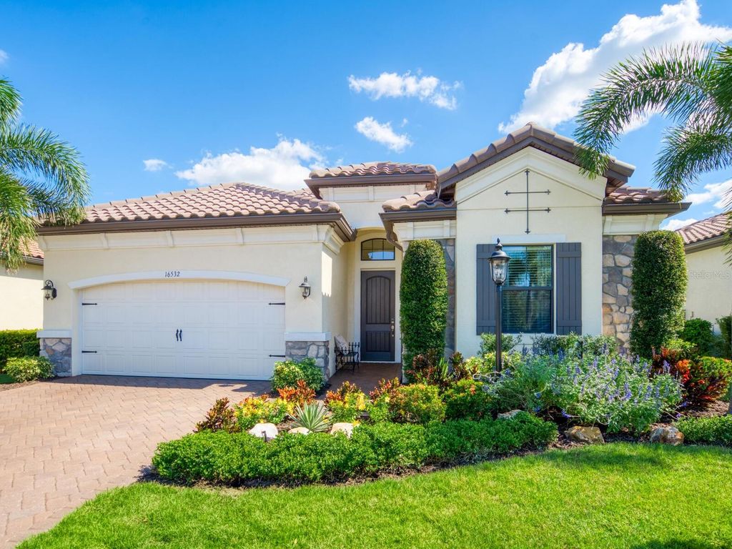 Photo of 16532 Hillside Circle, Lakewood Ranch, FL 34202 (MLS # A4665691)