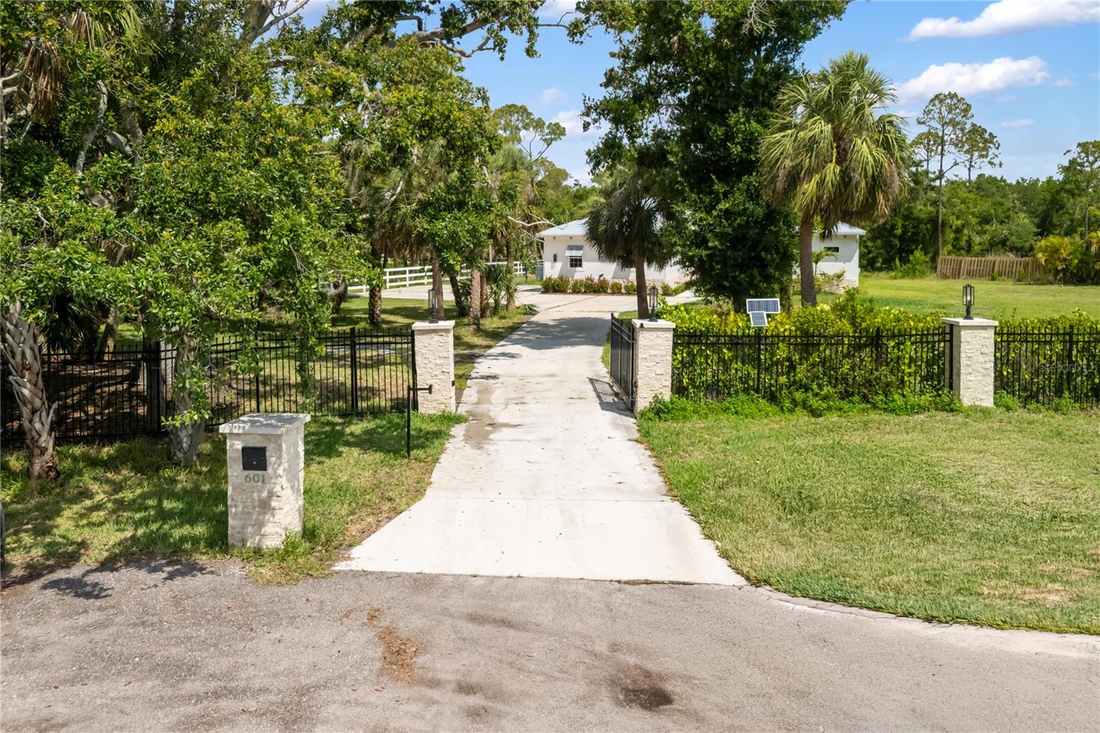 601 SUFFOLK CIRCLE