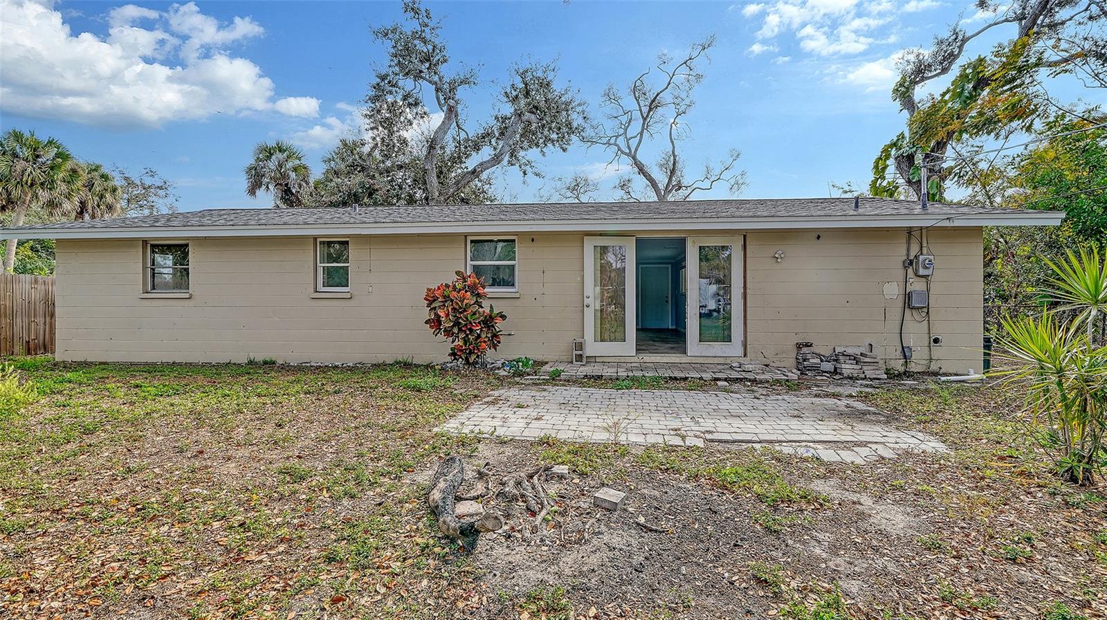 EAST VENICE - Residential