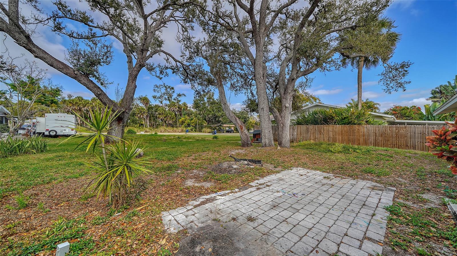 EAST VENICE - Residential