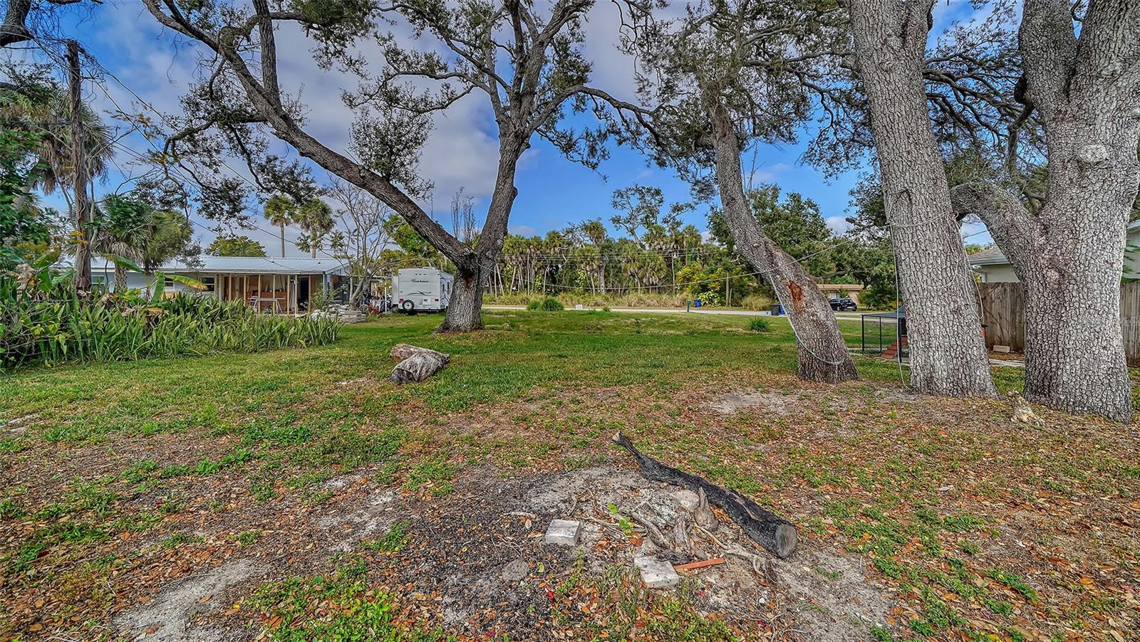 EAST VENICE - Residential