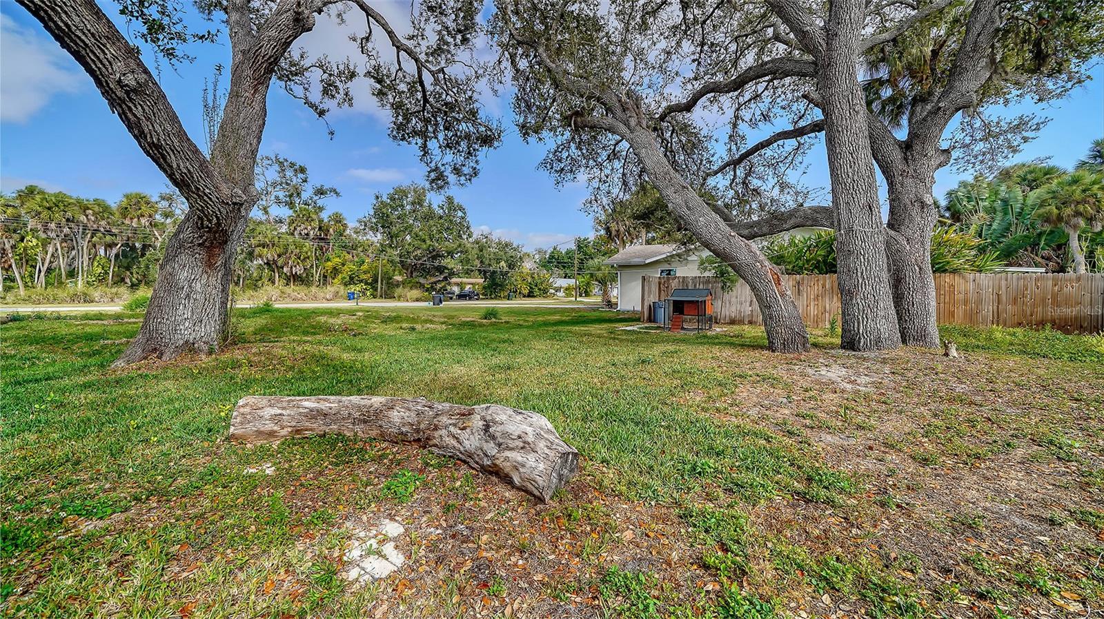 EAST VENICE - Residential