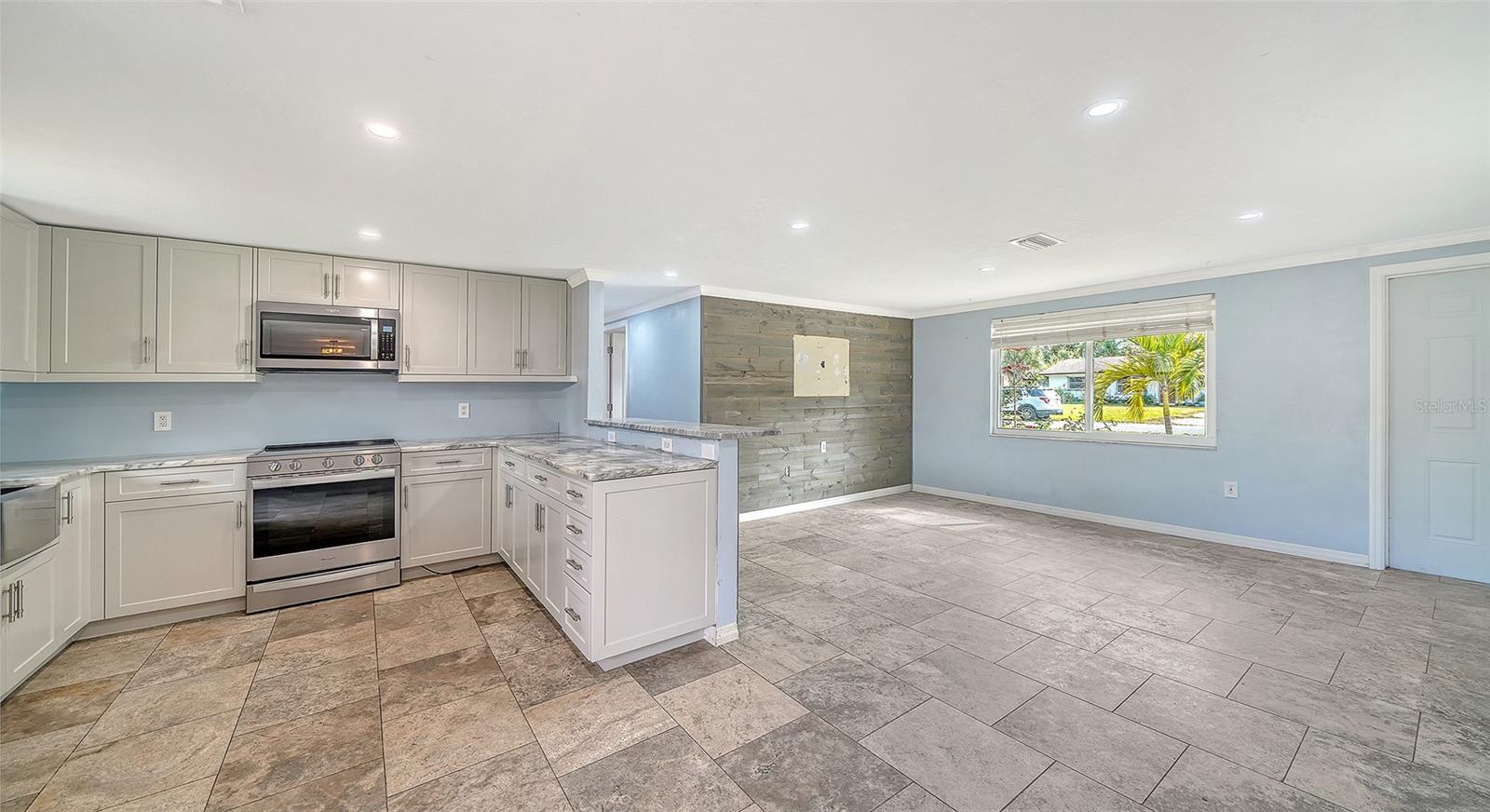 EAST VENICE - Residential