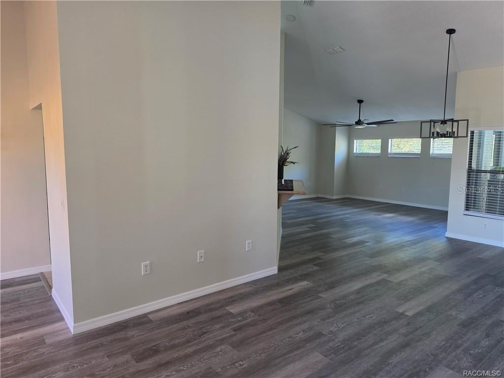 994 E CROWN OF ROSES LOOP