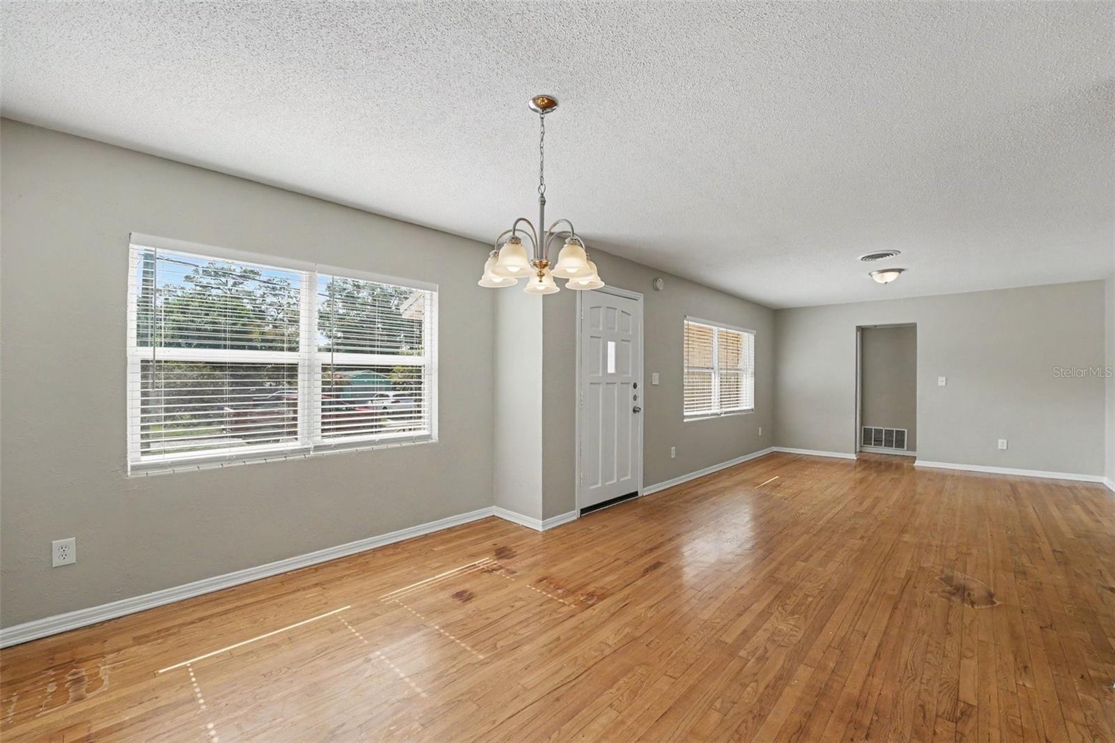 2935 WOODLAND HILLS AVENUE