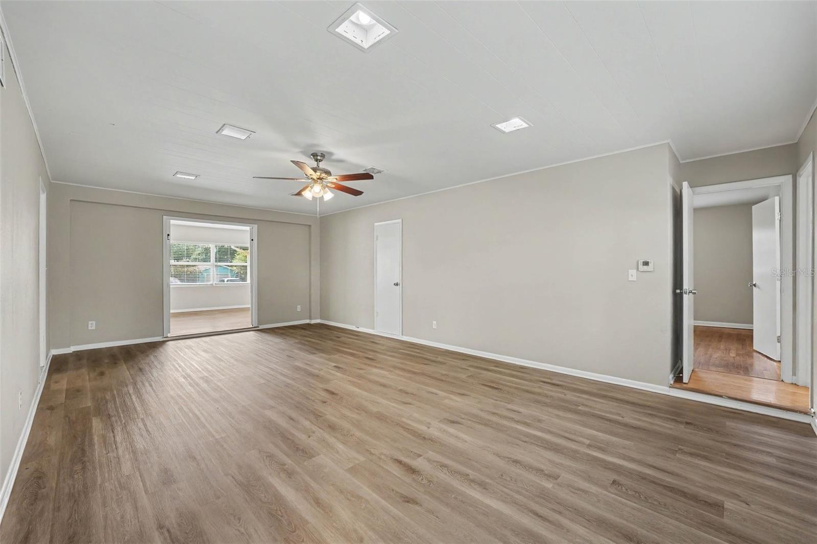 2935 WOODLAND HILLS AVENUE