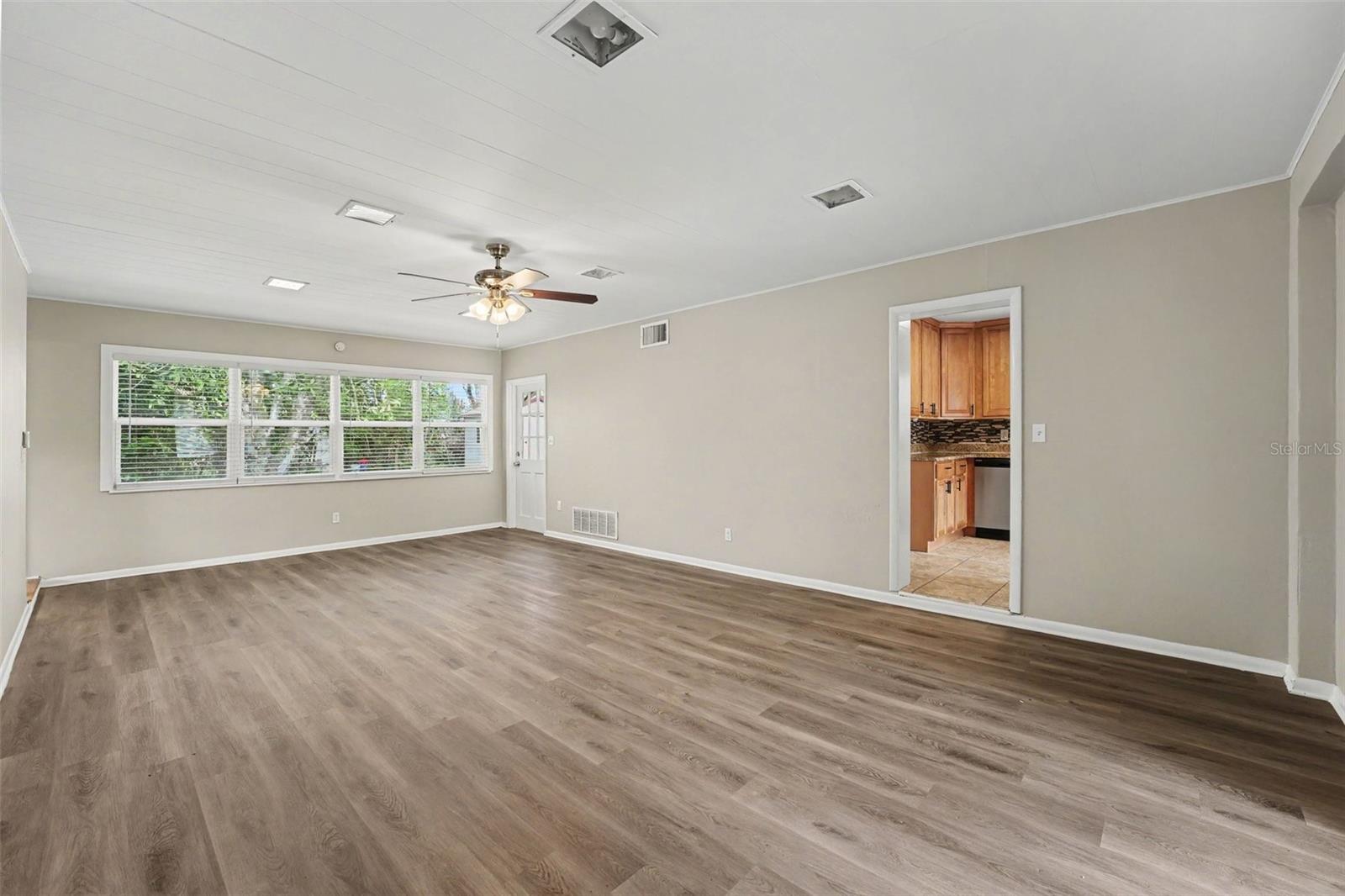 2935 WOODLAND HILLS AVENUE