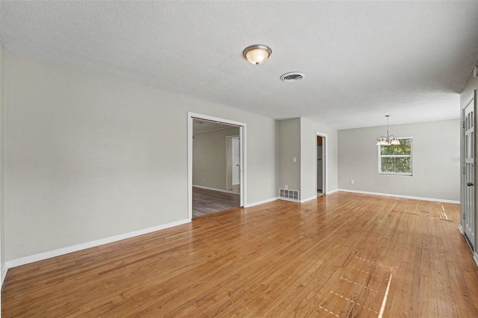 2935 WOODLAND HILLS AVENUE