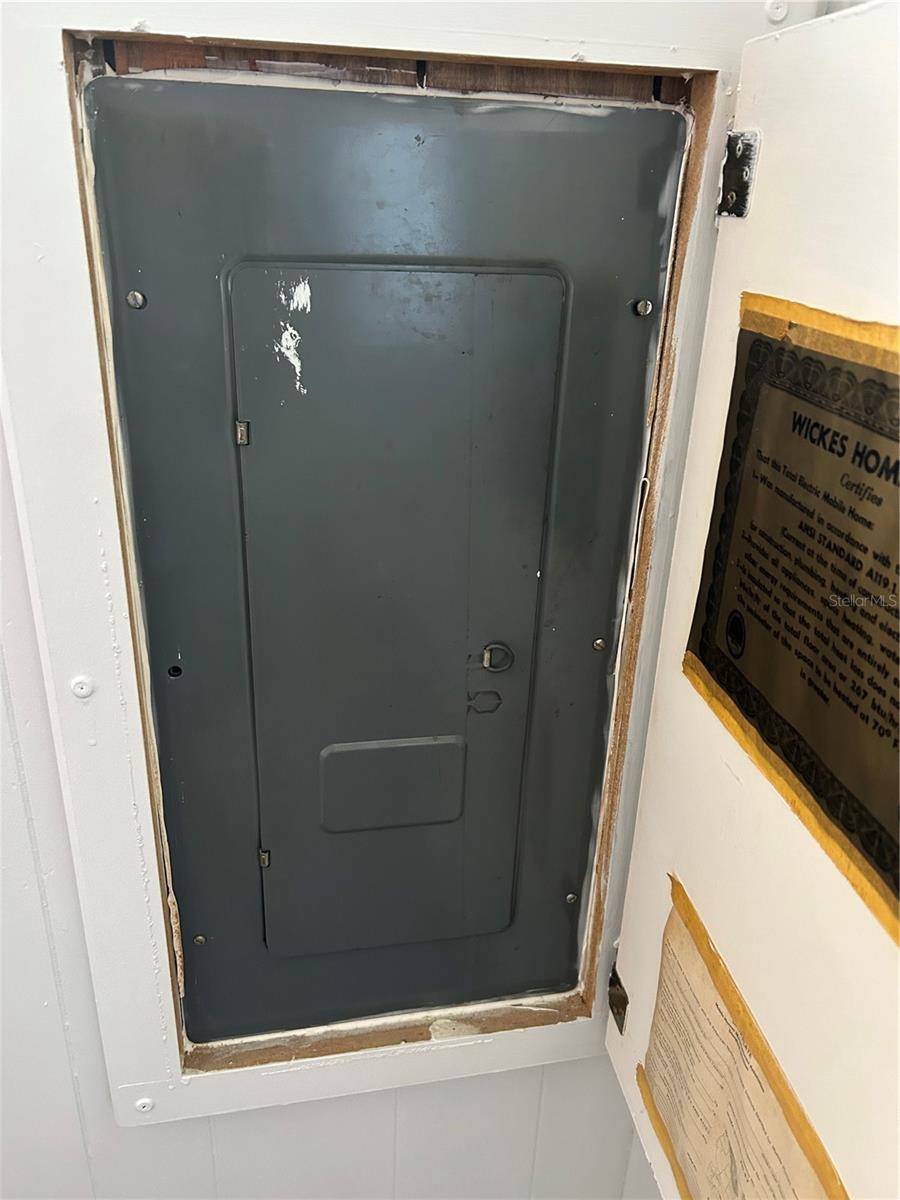 OAKWOOD MANOR - Residential