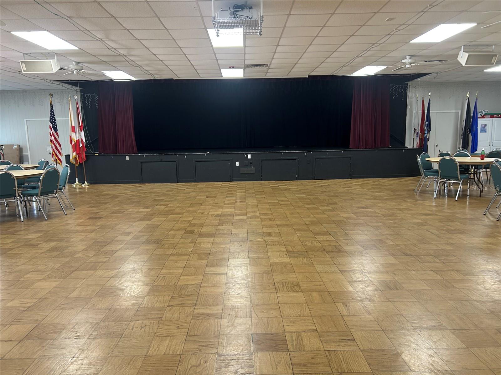 OAKWOOD MANOR - Residential