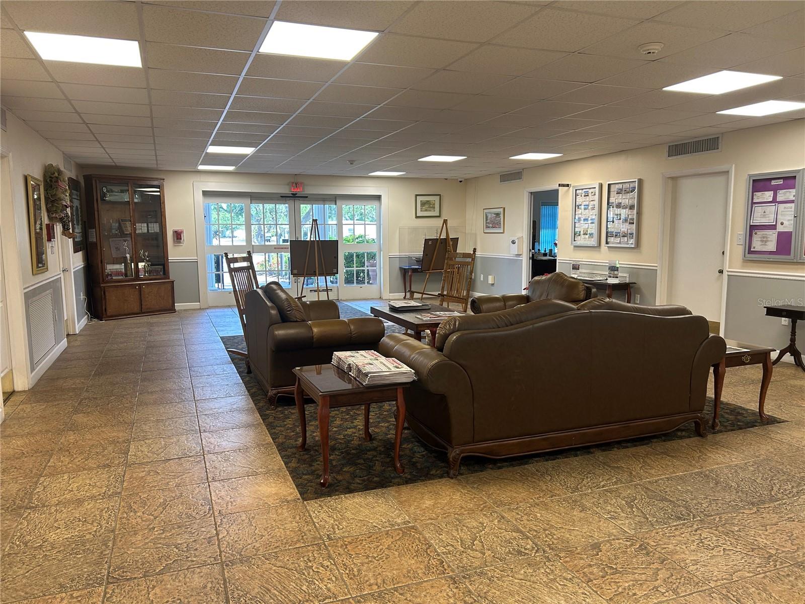 OAKWOOD MANOR - Residential