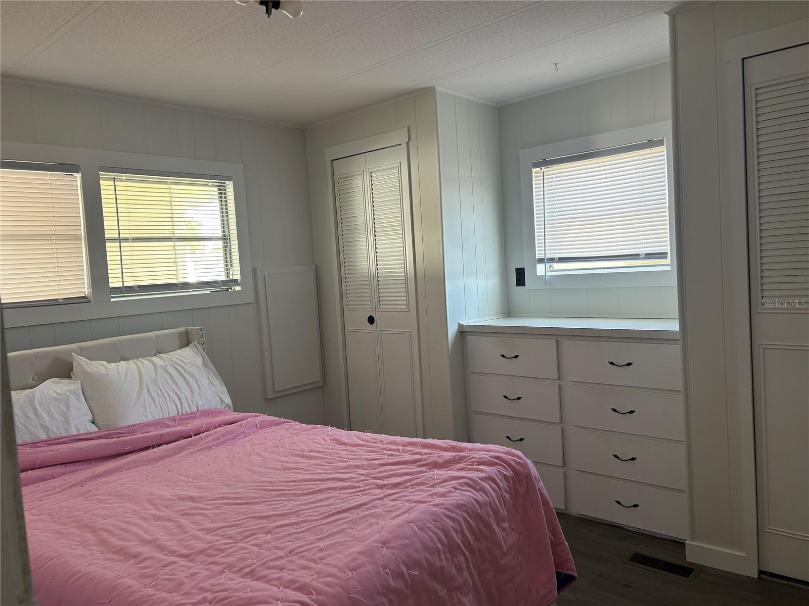 OAKWOOD MANOR - Residential