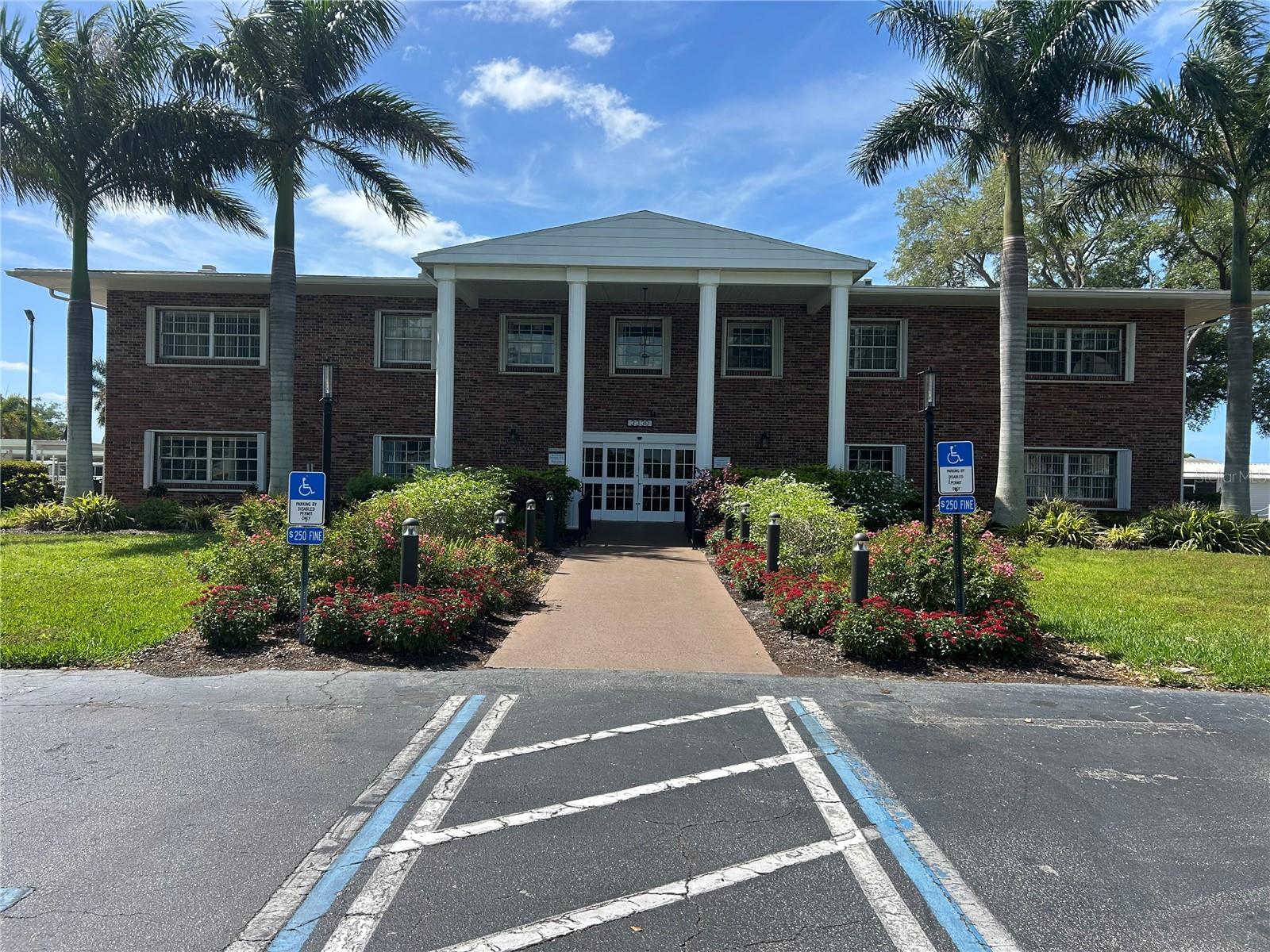 OAKWOOD MANOR - Residential