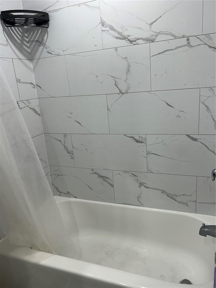 OAKWOOD MANOR - Residential