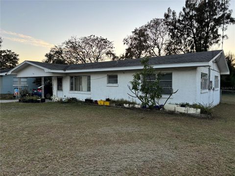 A home in WINTER HAVEN