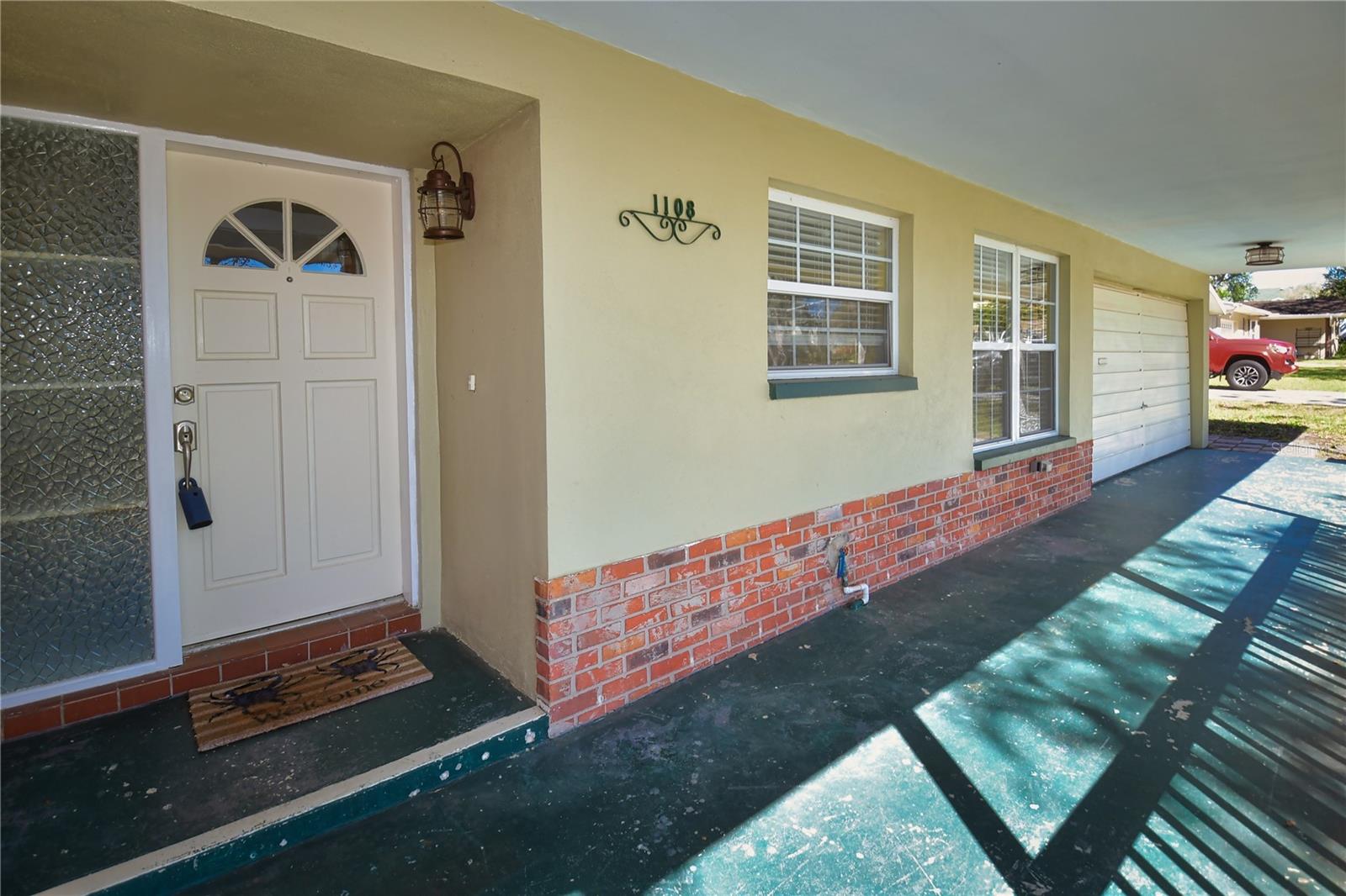 1108 LIVE OAK COURT