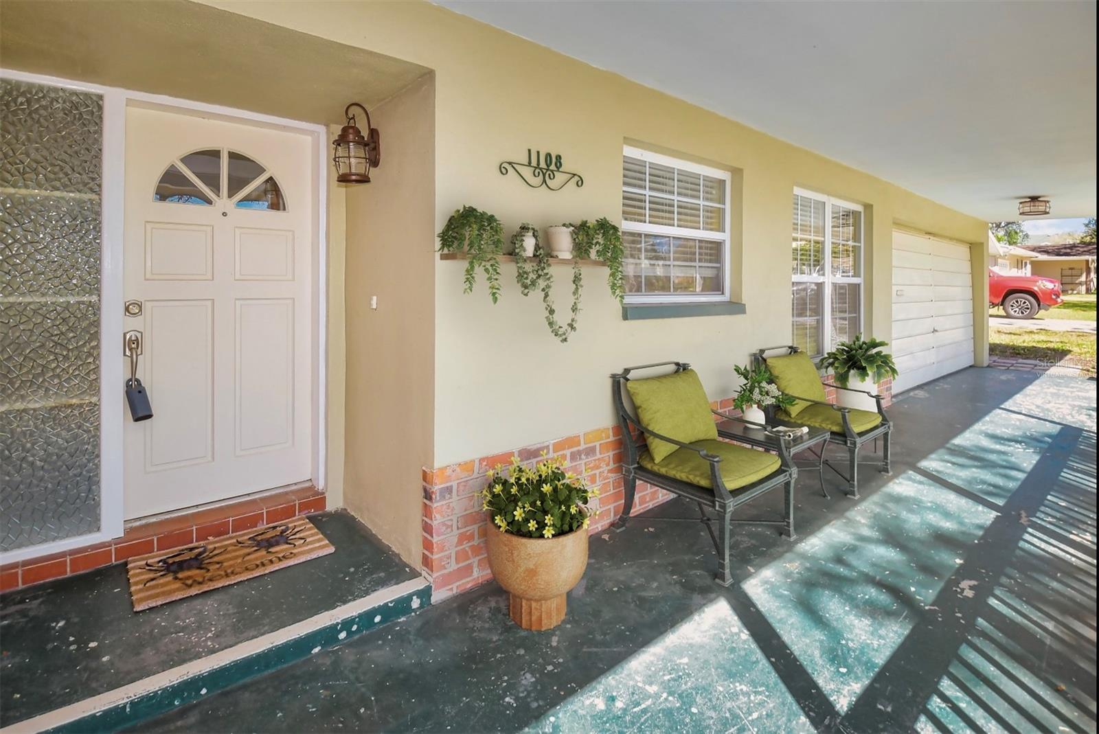 1108 LIVE OAK COURT