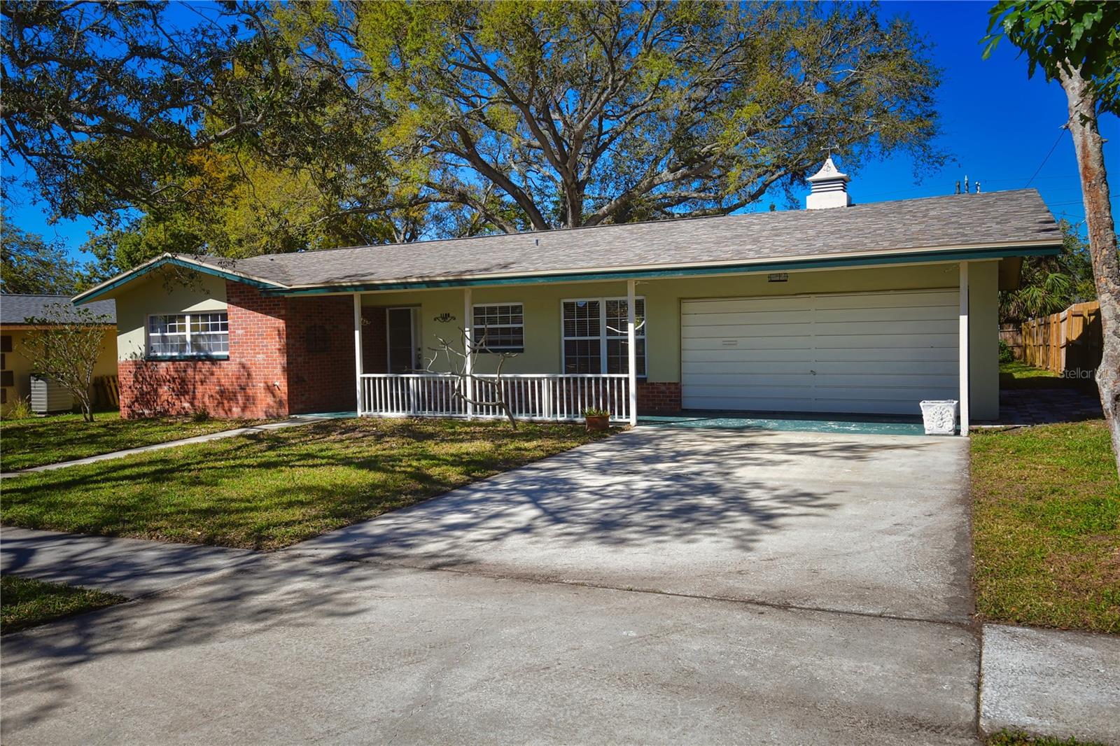 1108 LIVE OAK COURT