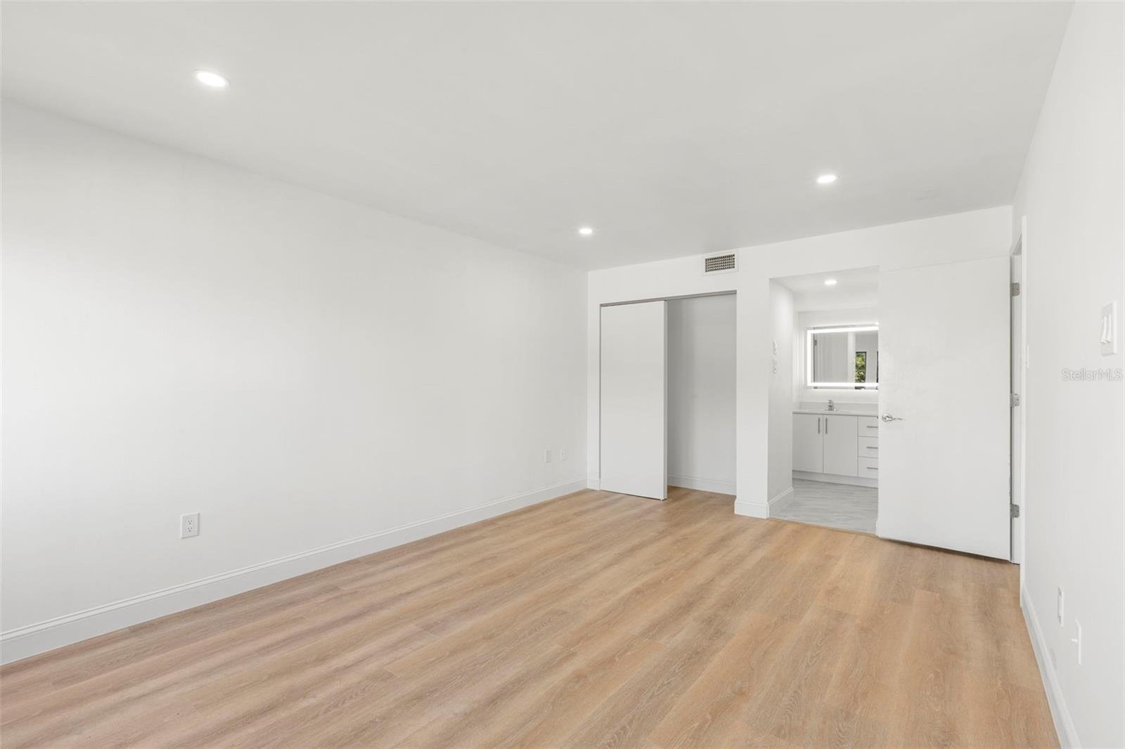 TARPON COVE CONDO - Residential