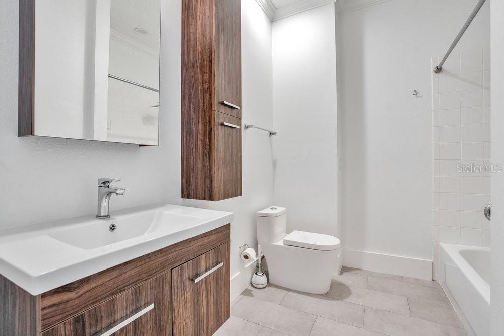 KEENES POINTE UNIT 1 - Residential Lease