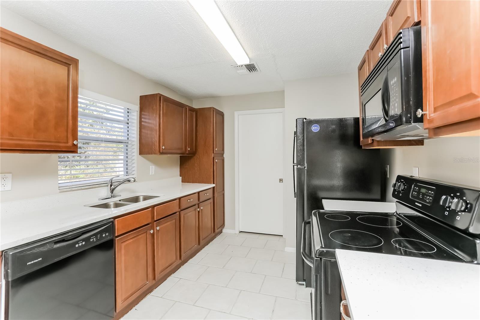 CRESTLAND EST - Residential Lease