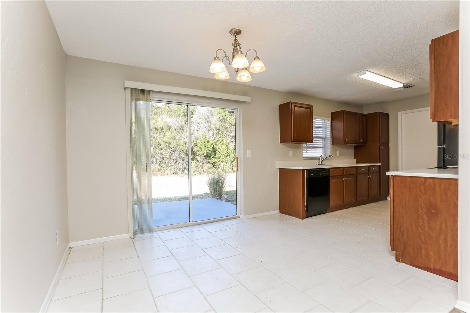 CRESTLAND EST - Residential Lease