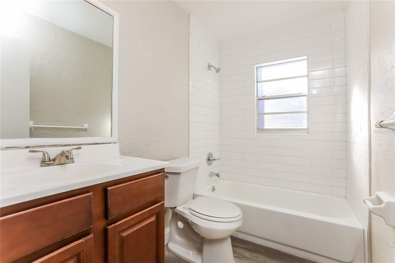 CRESTLAND EST - Residential Lease