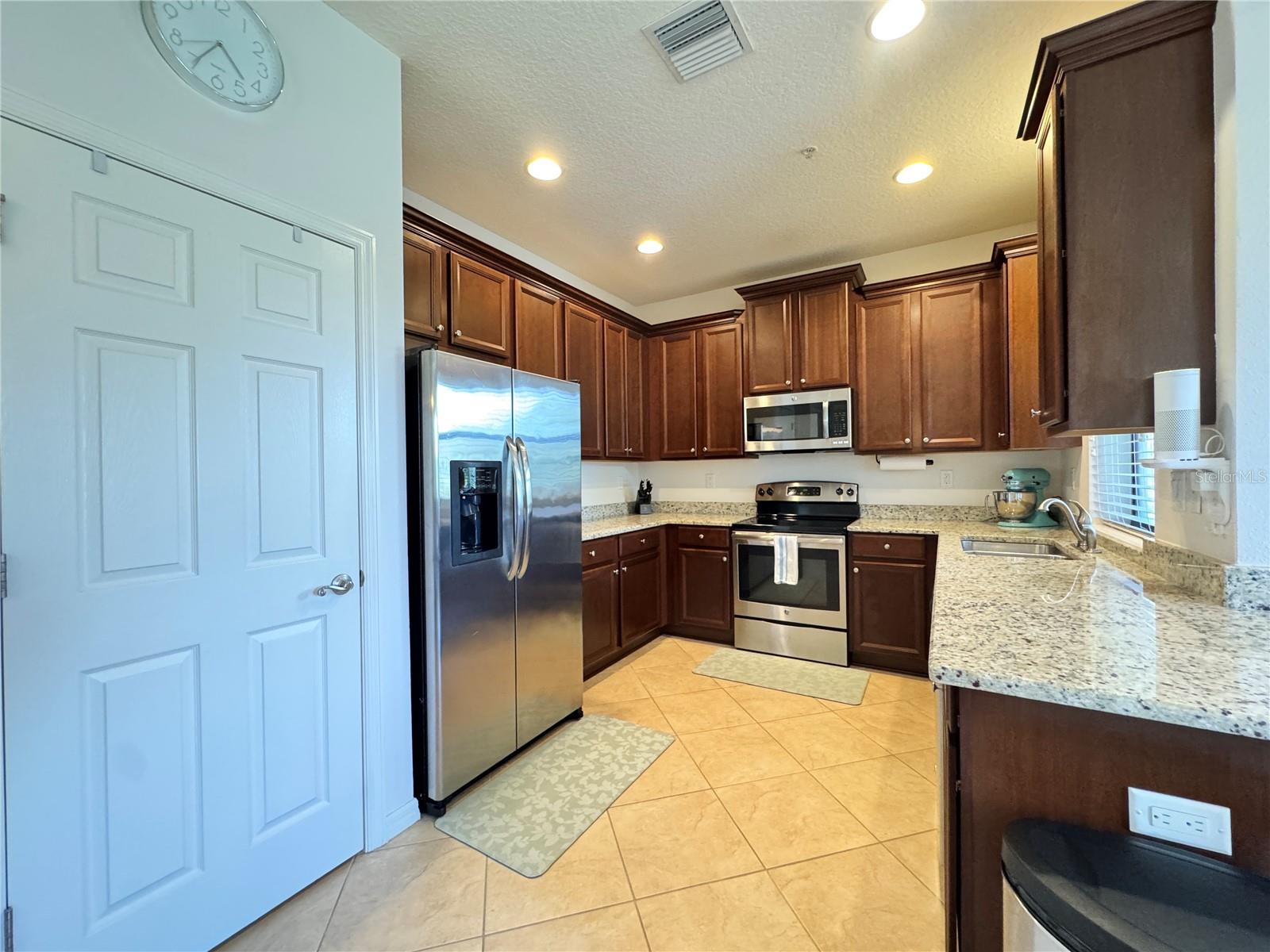 PALMA SOLA TRACE CONDO OR2185/736 - Residential Lease