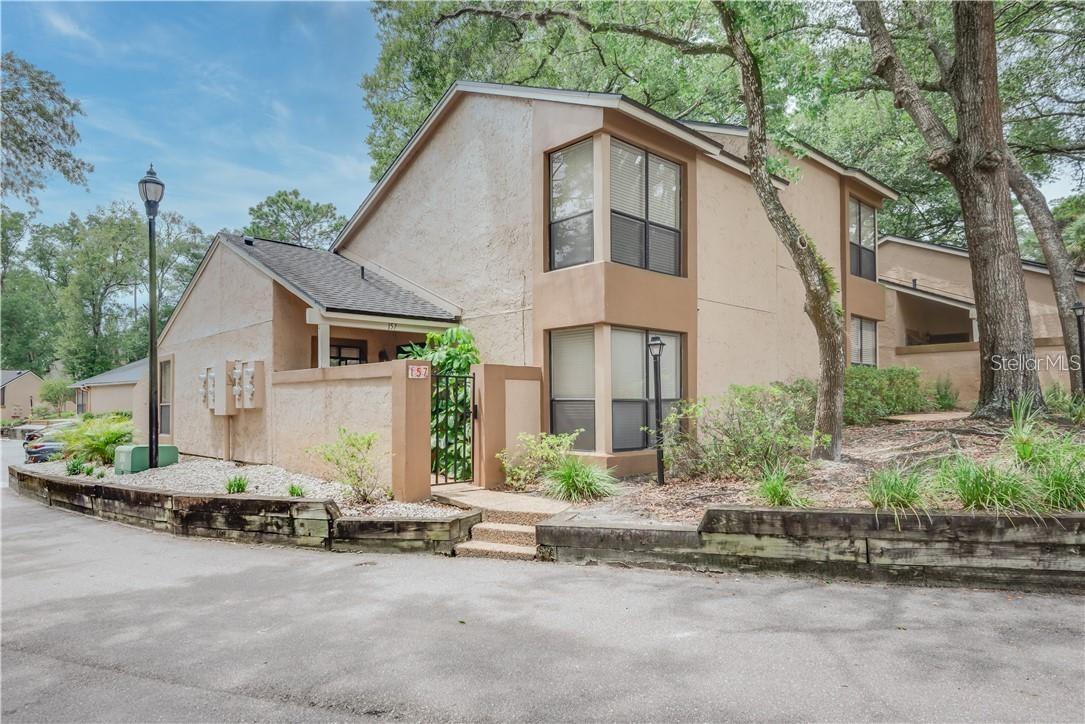 Charming end-unit townhouse with vaulted ceilings, fireplace, and an open kitchen with stainless steel appliances and dining pass-through. First floor includes a bedroom, full bath, and laundry; upstairs features a private primary suite with remodeled bath, dual sinks, walk-in shower, and ample closet space. Community offers pool, fitness center, tennis, and clubhouse. Conveniently located near I-4, SR-436, shopping, dining, Cranes Roost Park, and Wekiva Springs State Park.