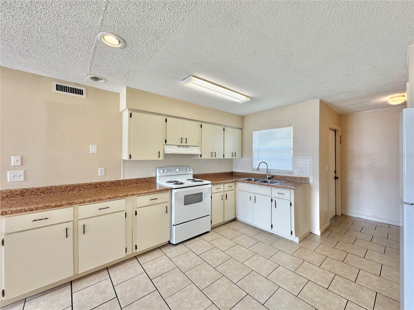 GRANT ESTATES - Residential Lease